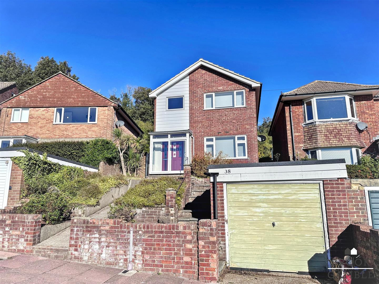 3 Bedroom House - Detached. Peppercombe Road in Eastbourne, 24